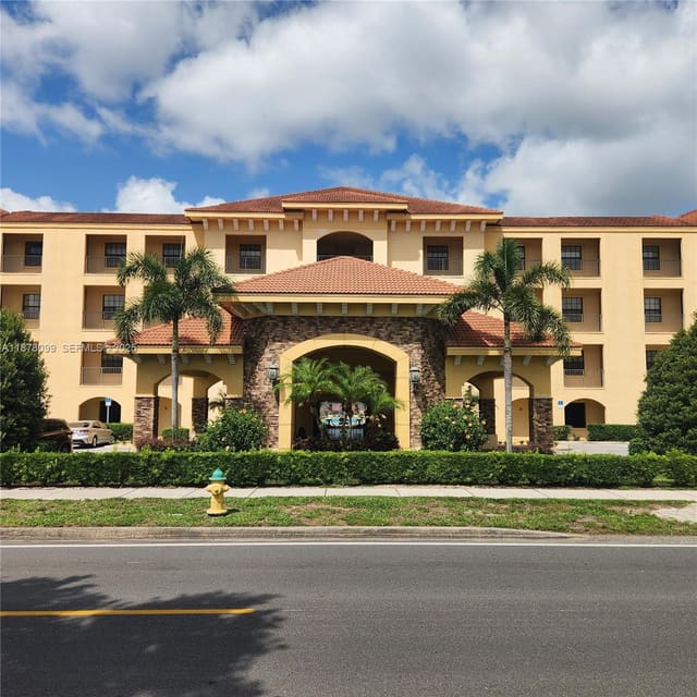 2351 Lakeview Drive 114, Sebring, FL 33875