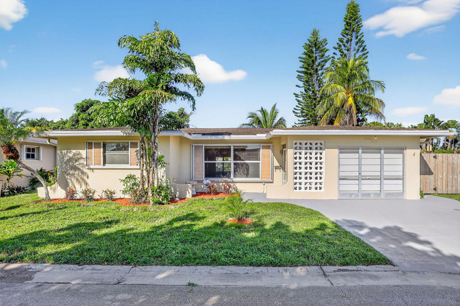 1190 NW 69th Avenue, Margate, FL 33063