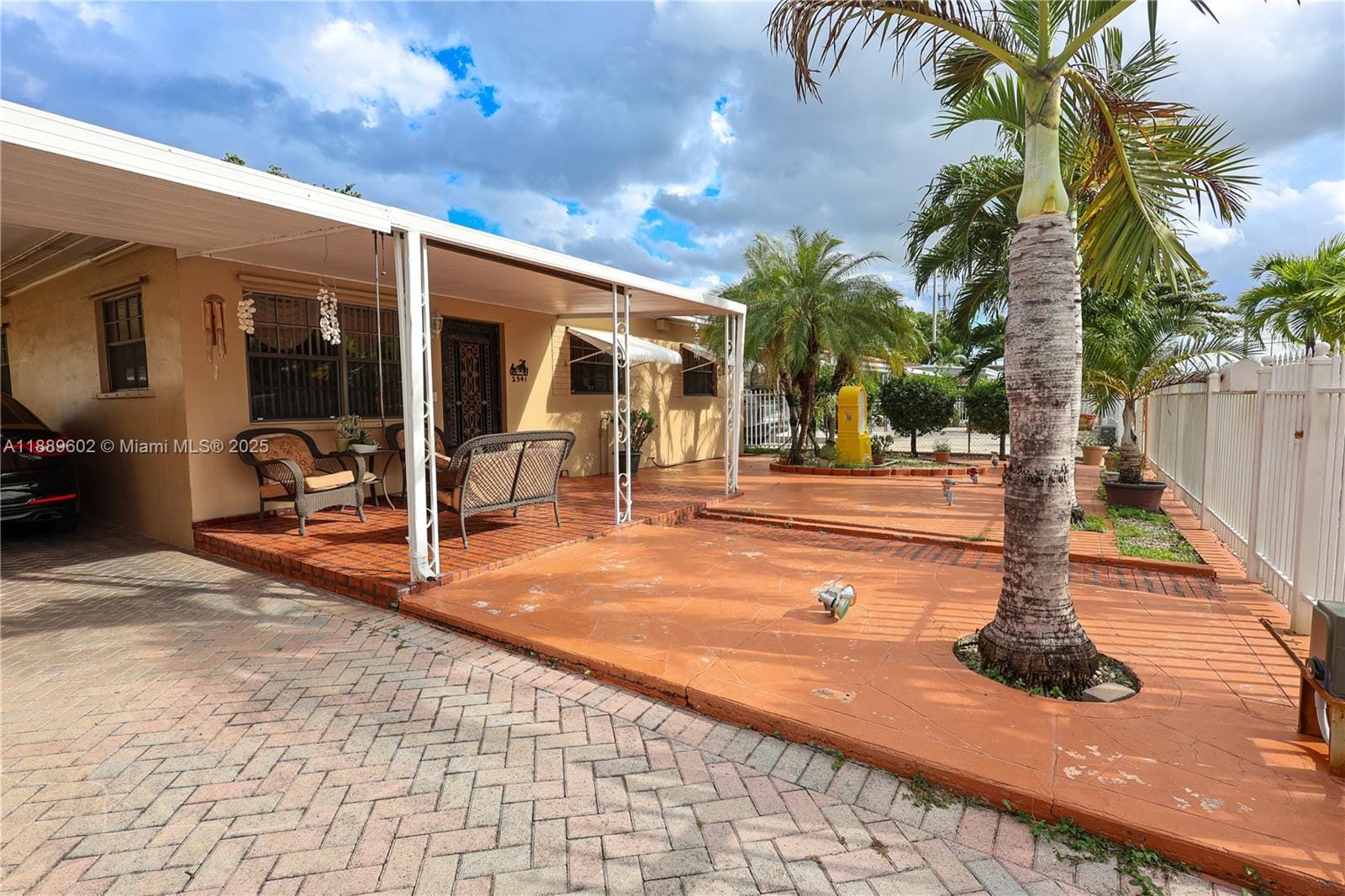 2541 W 10th Avenue, Hialeah, FL 33010