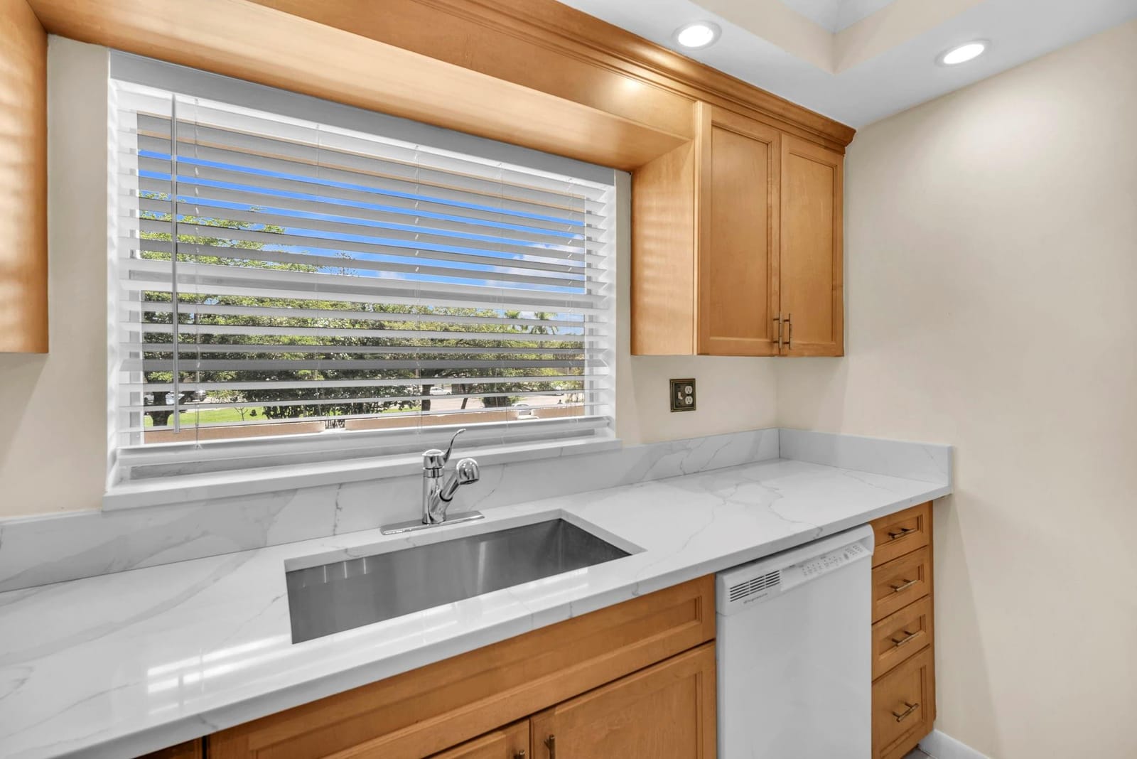 9301 Sunrise Lakes Boulevard 207 — photo 11