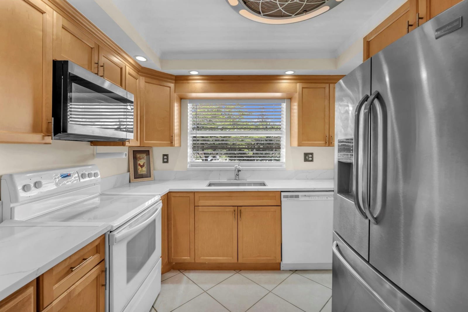 9301 Sunrise Lakes Boulevard 207 — photo 7