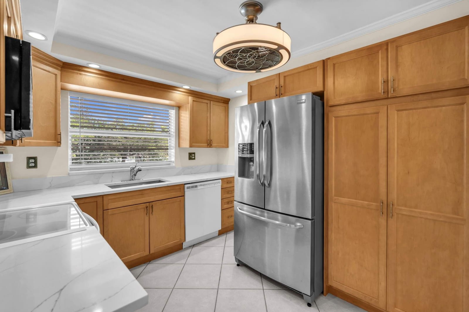 9301 Sunrise Lakes Boulevard 207 — photo 10