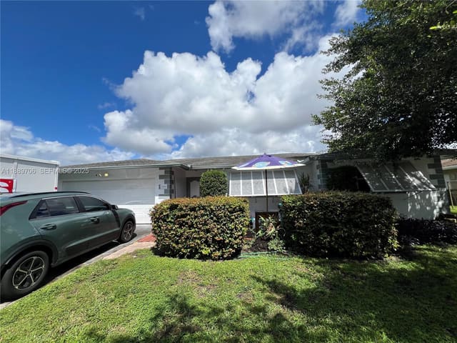 7951 SW 30th Street, sold in Arrowhead Golf & Tennis C, Davie, FL
