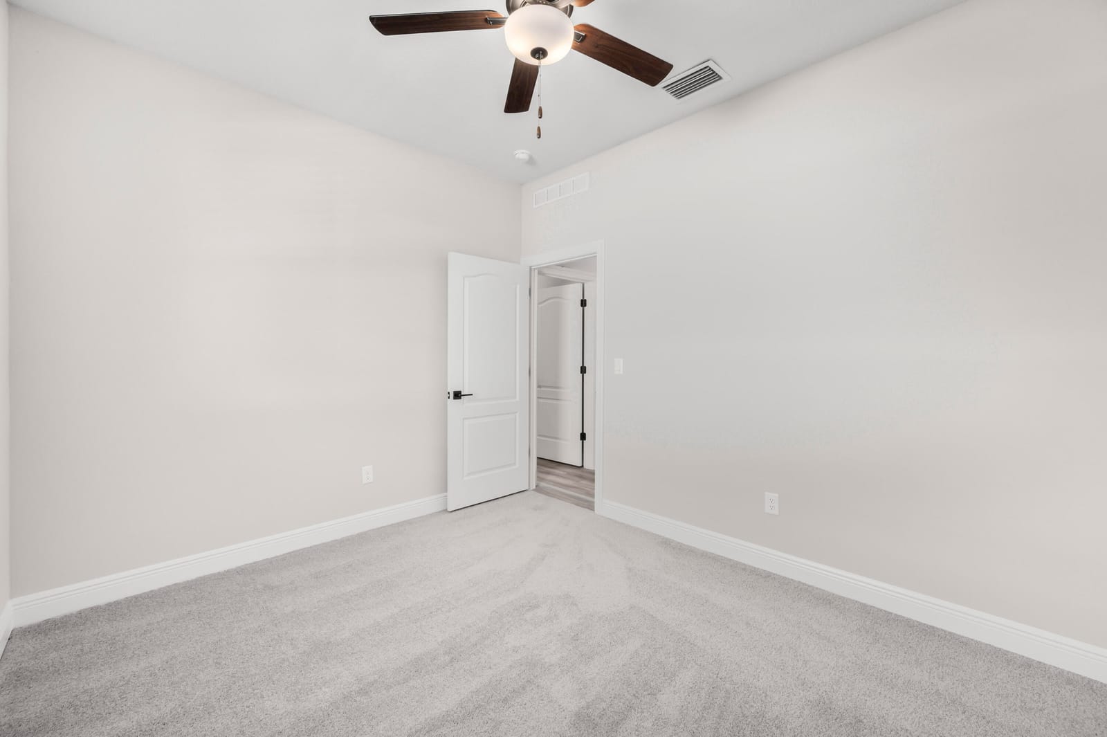 4562 SW Daemon Street — photo 11