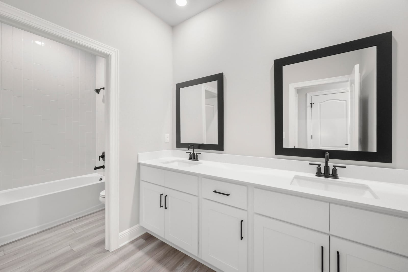 4562 SW Daemon Street — photo 8