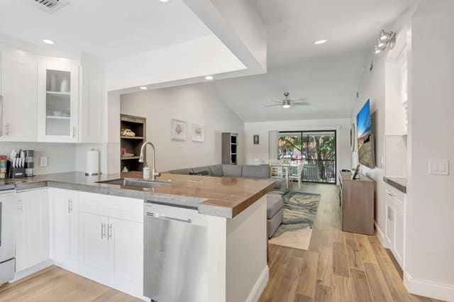301 Club Circle 209, sold in San Remo Golf & Tennis Club Condo, Boca Raton, FL
