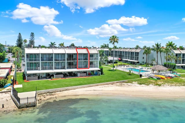 1300 Seaway Dr E 5, sold in La Entrada Del Mar Condominium, Fort Pierce, FL
