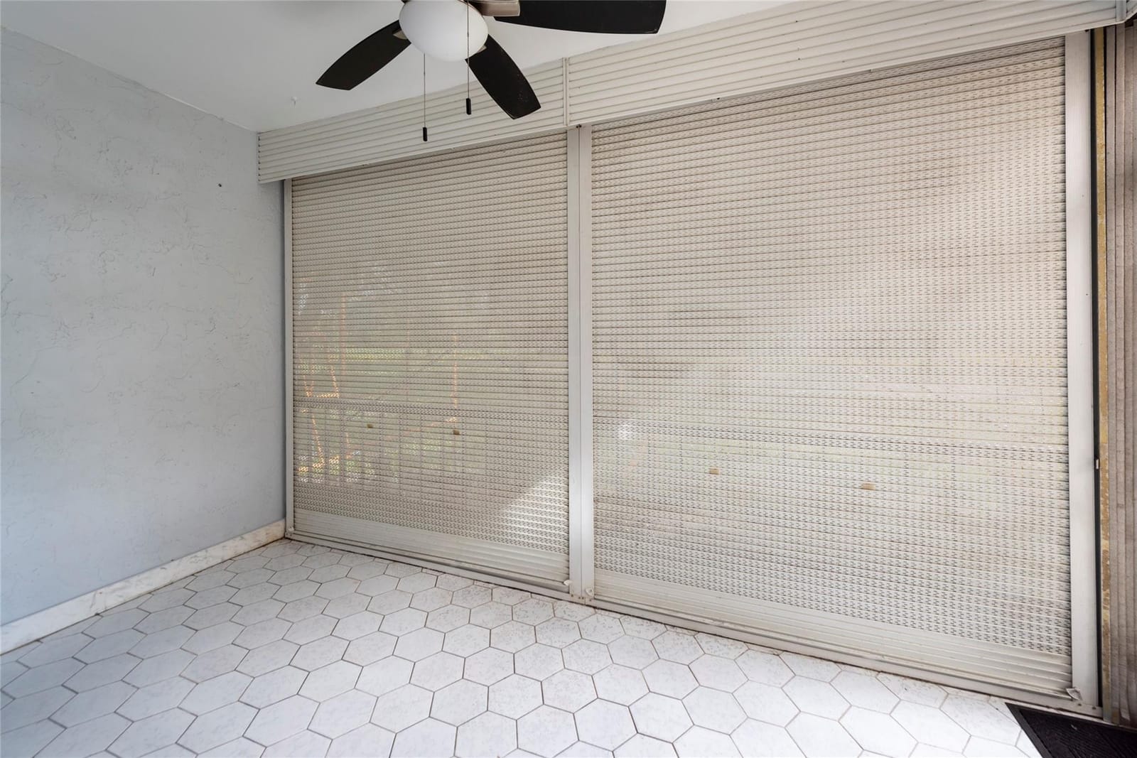 6061 N Falls Circle Drive 102 — photo 11