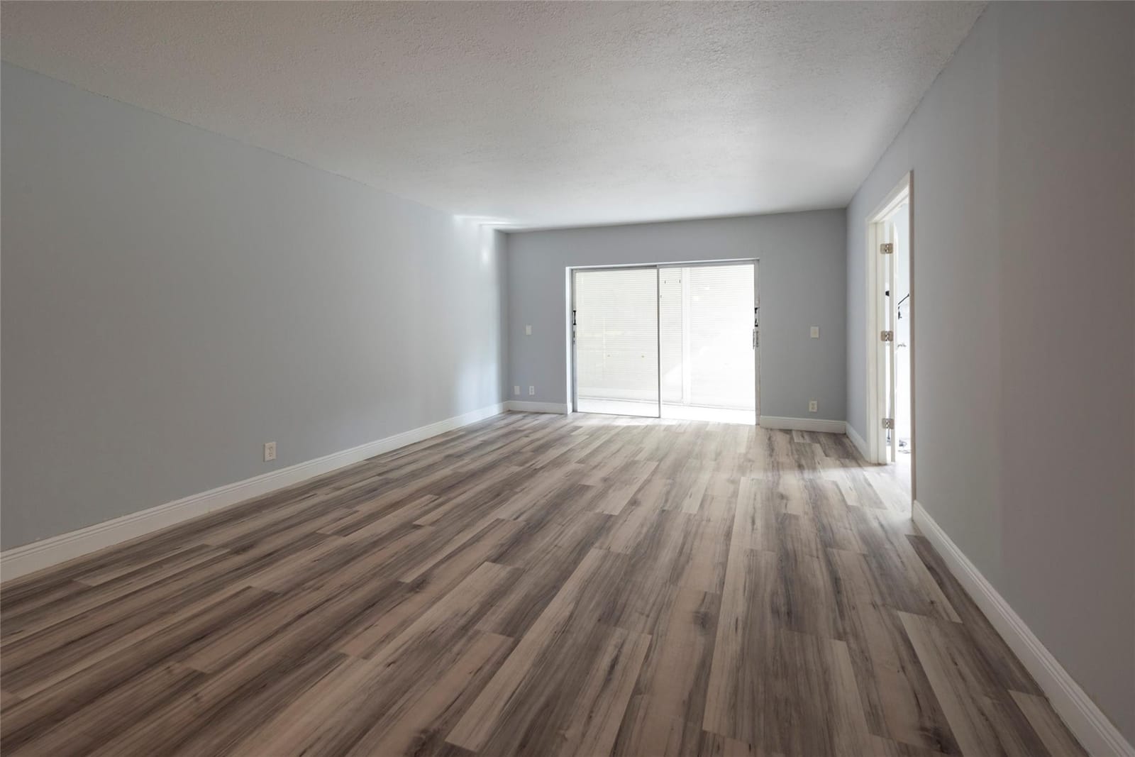 6061 N Falls Circle Drive 102 — photo 7