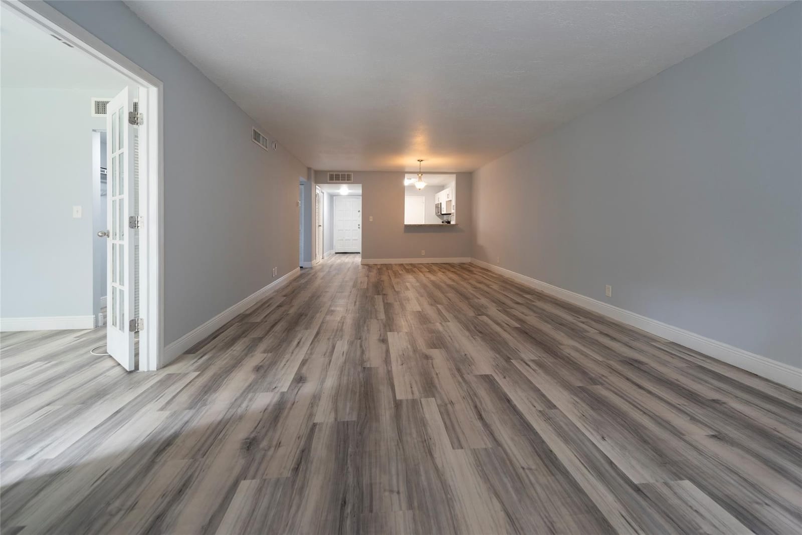 6061 N Falls Circle Drive 102 — photo 8