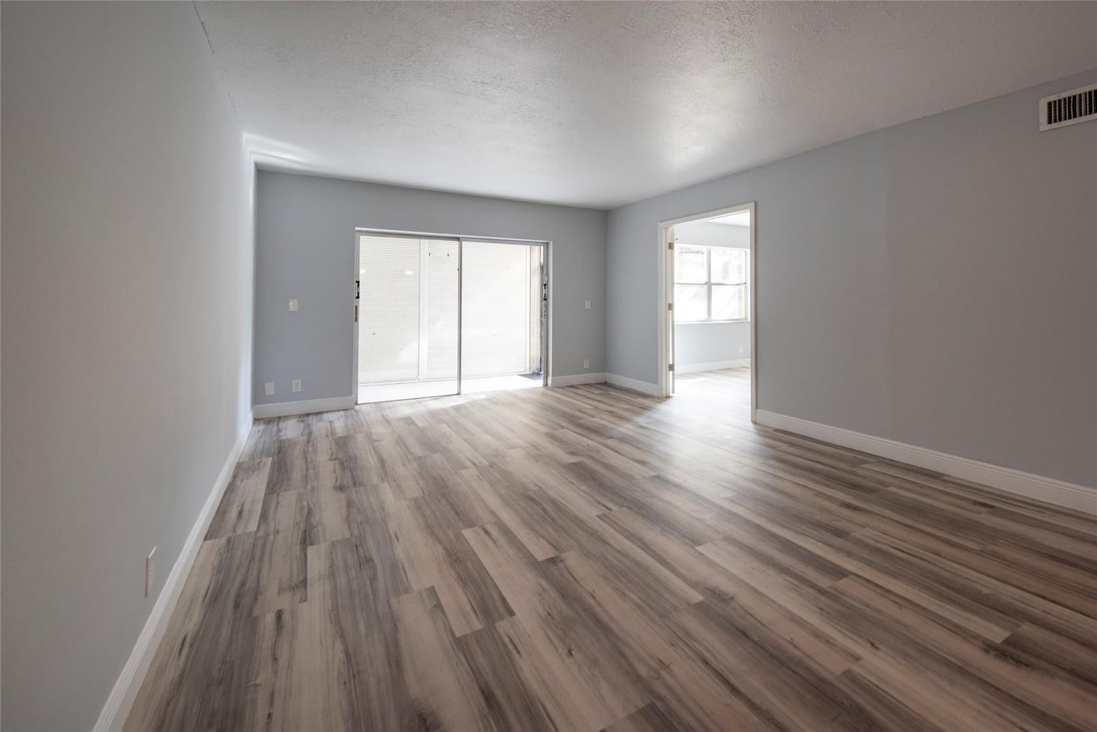 6061 N Falls Circle Drive 102 — photo 9