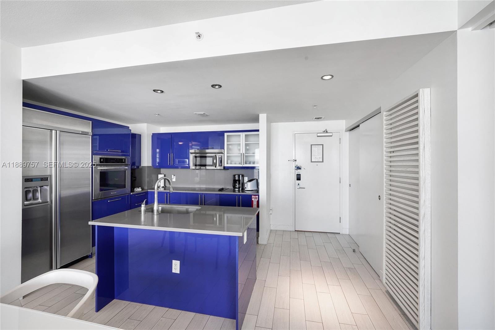3101 Bayshore Drive 1704 — photo 2