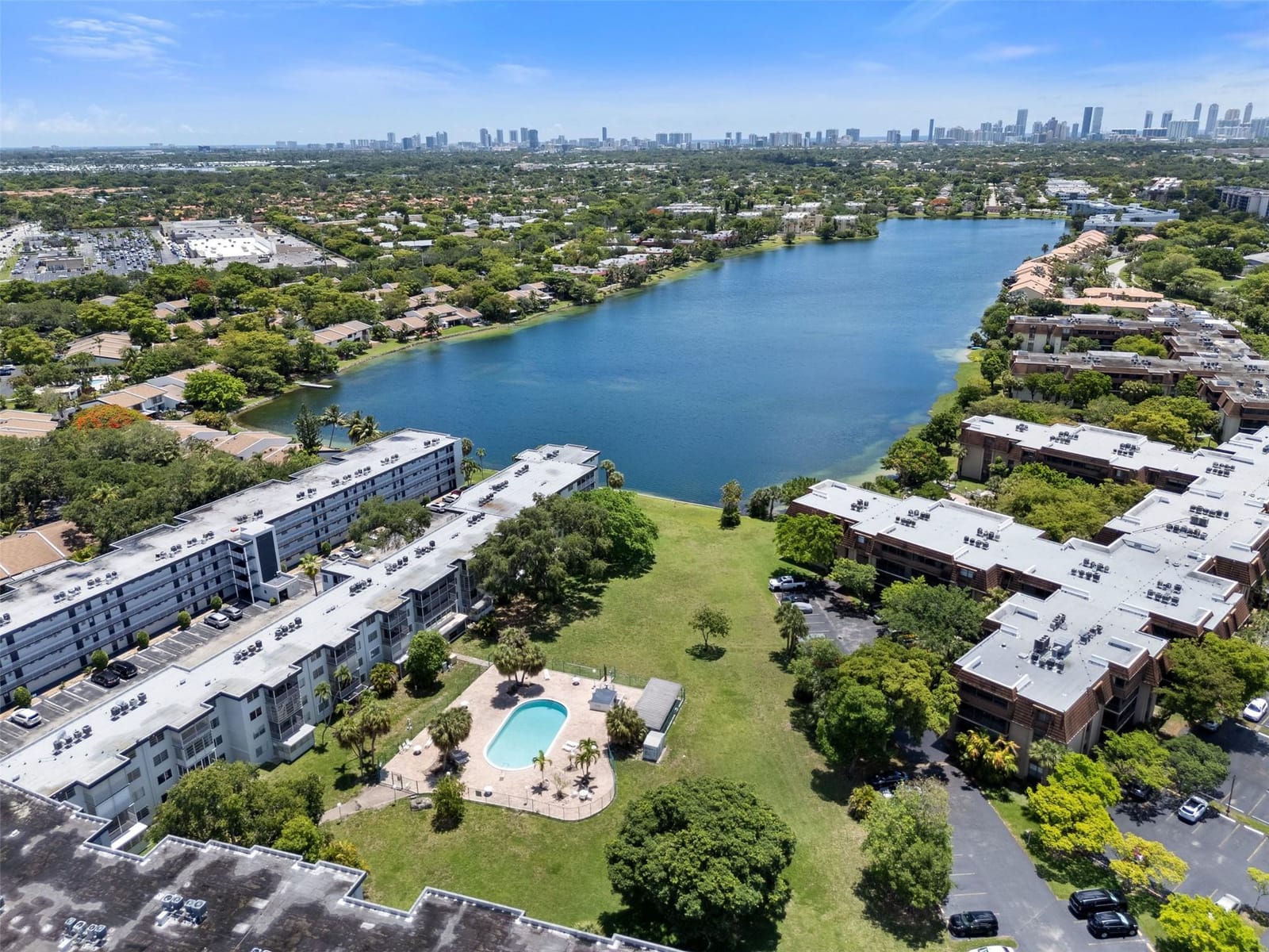 441 NE 195th Street 302, Miami, FL 33179 photo 28