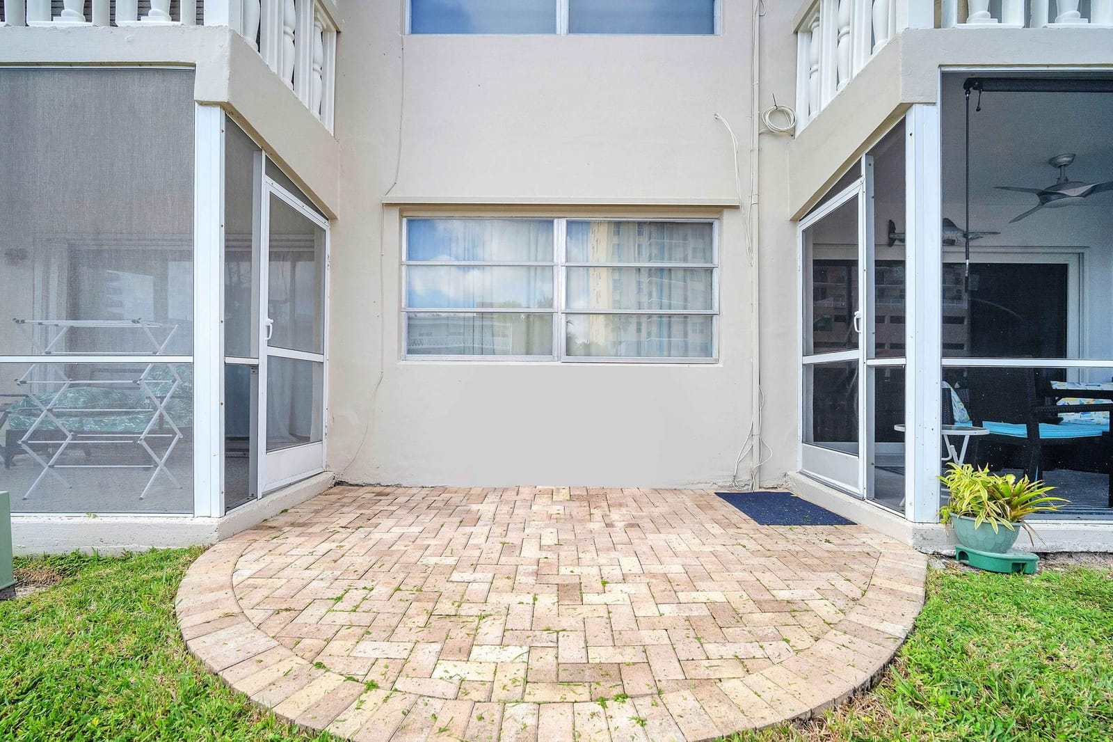 440 Paradise Isle Boulevard 102, Hallandale Beach, FL 33009 photo 16