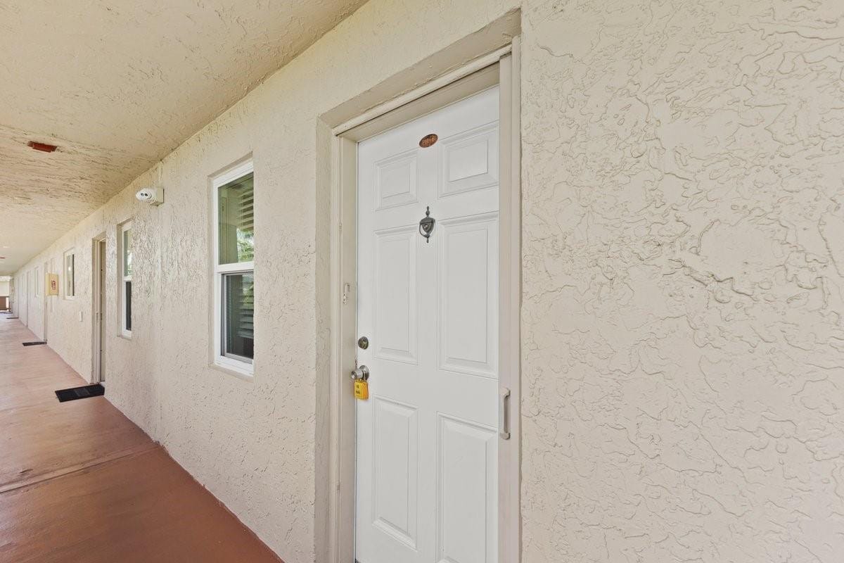 2106 S Cypress Bend Drive 506 — photo 3