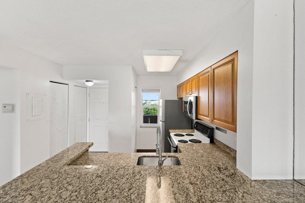 2106 S Cypress Bend Drive 506 — photo 7