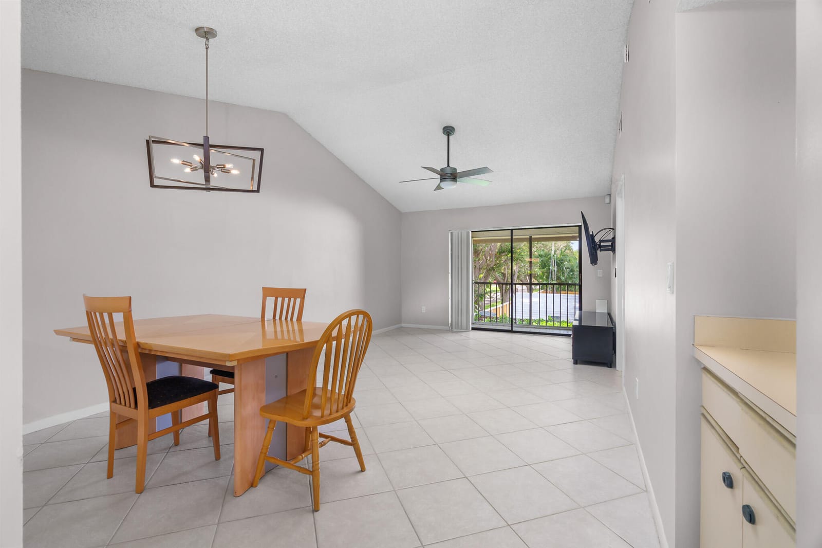 5201 W Club Circle 203, Boca Raton, FL 33487 photo 6
