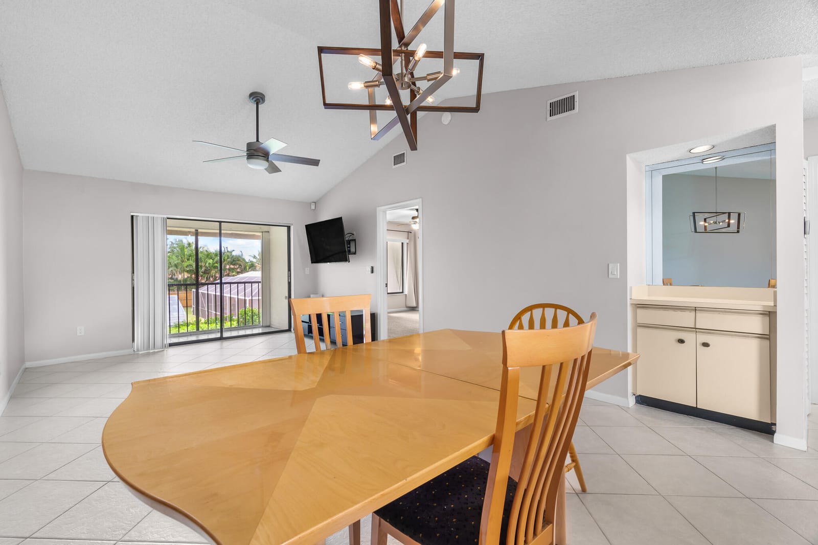 5201 W Club Circle 203, Boca Raton, FL 33487 photo 8