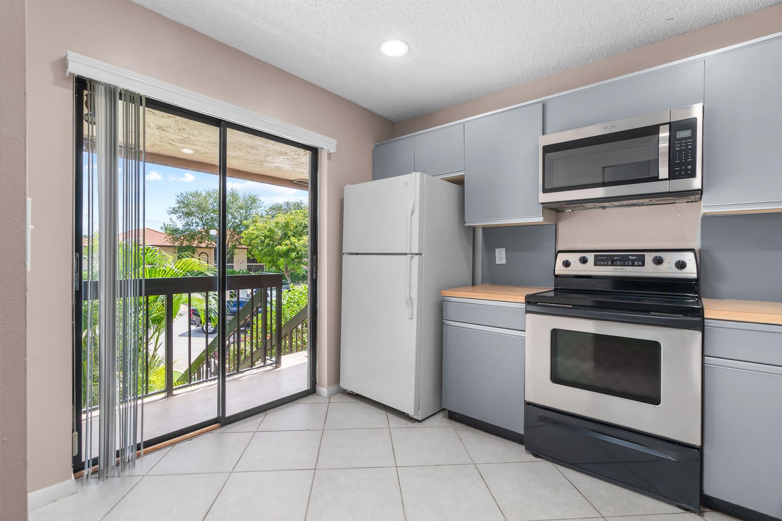 5201 W Club Circle 203, Boca Raton, FL 33487