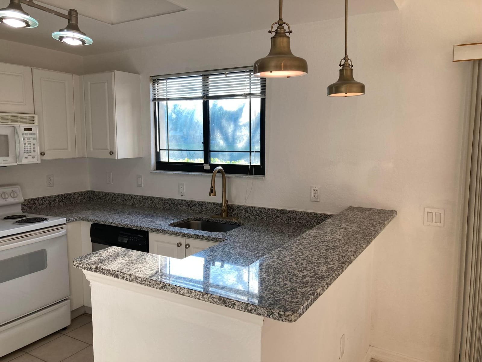 2807 Veronia Drive 106 — photo 9