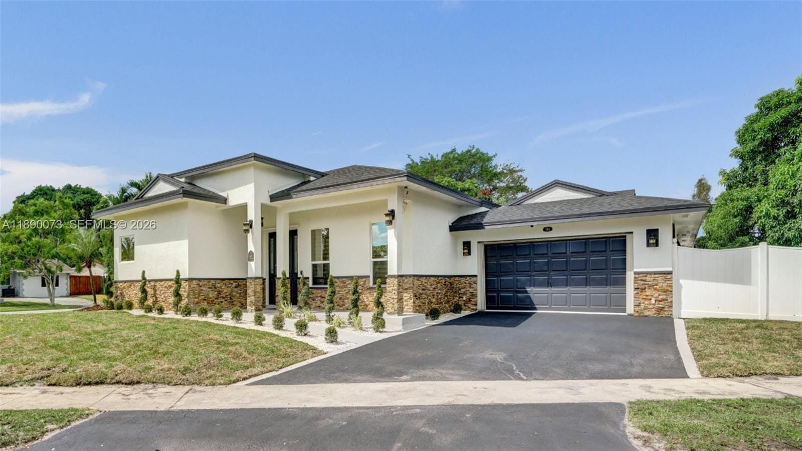 300 W Chaminade Drive, Hollywood, FL 33021