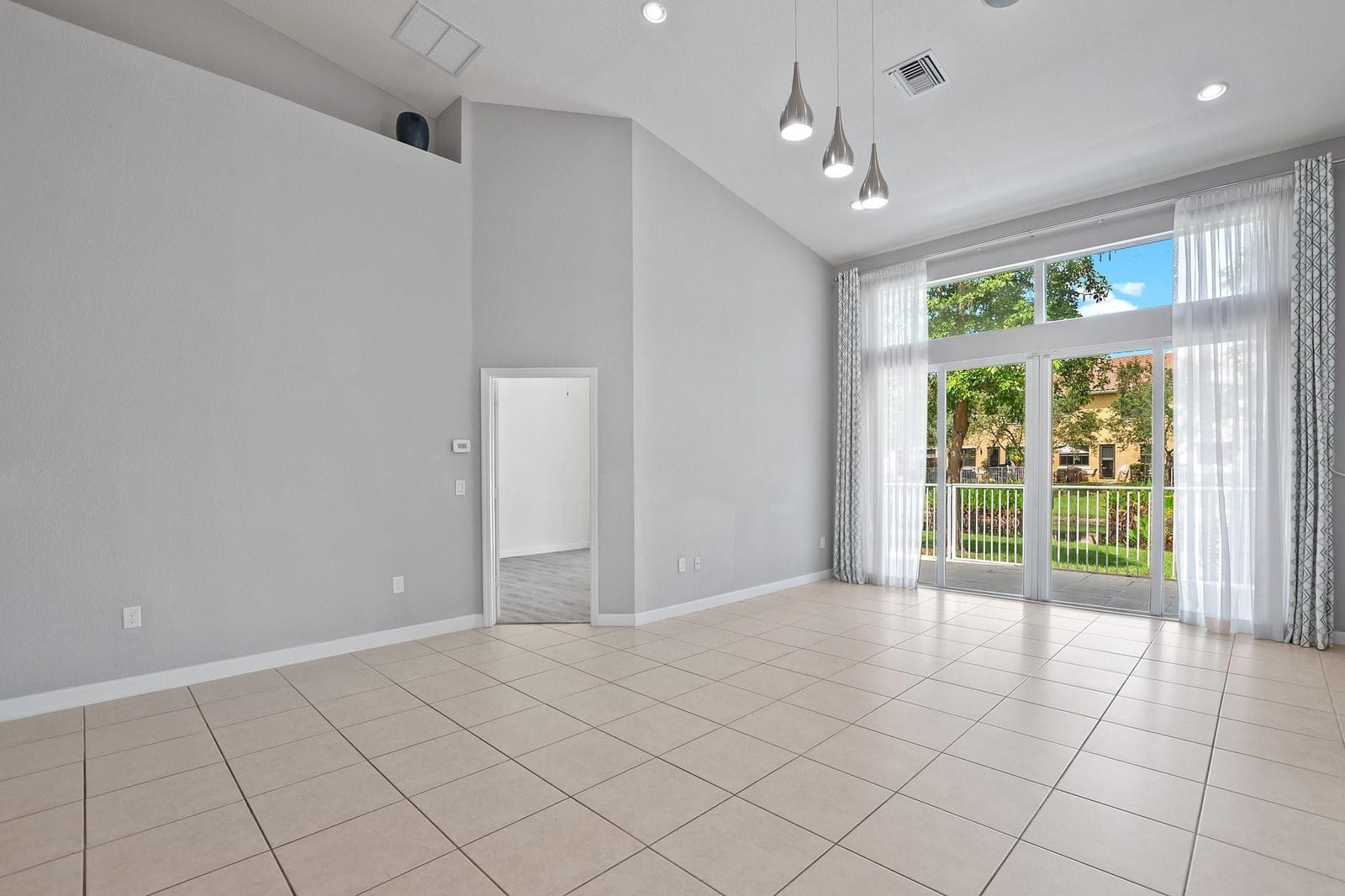 816 W Village Circle 1 — photo 8