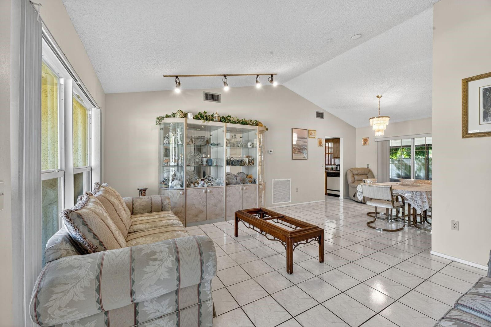 8400 Johnson Street — photo 4