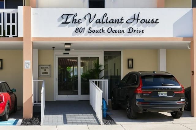 801 S Ocean Drive 206, sold in Valiant House, Hollywood, FL