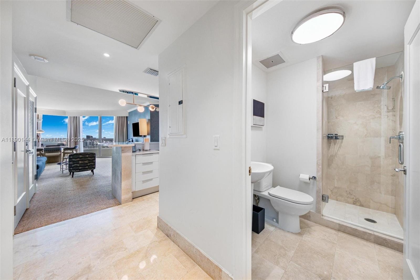 4401 Collins Avenue 3312, Miami Beach, FL 33140 photo 2