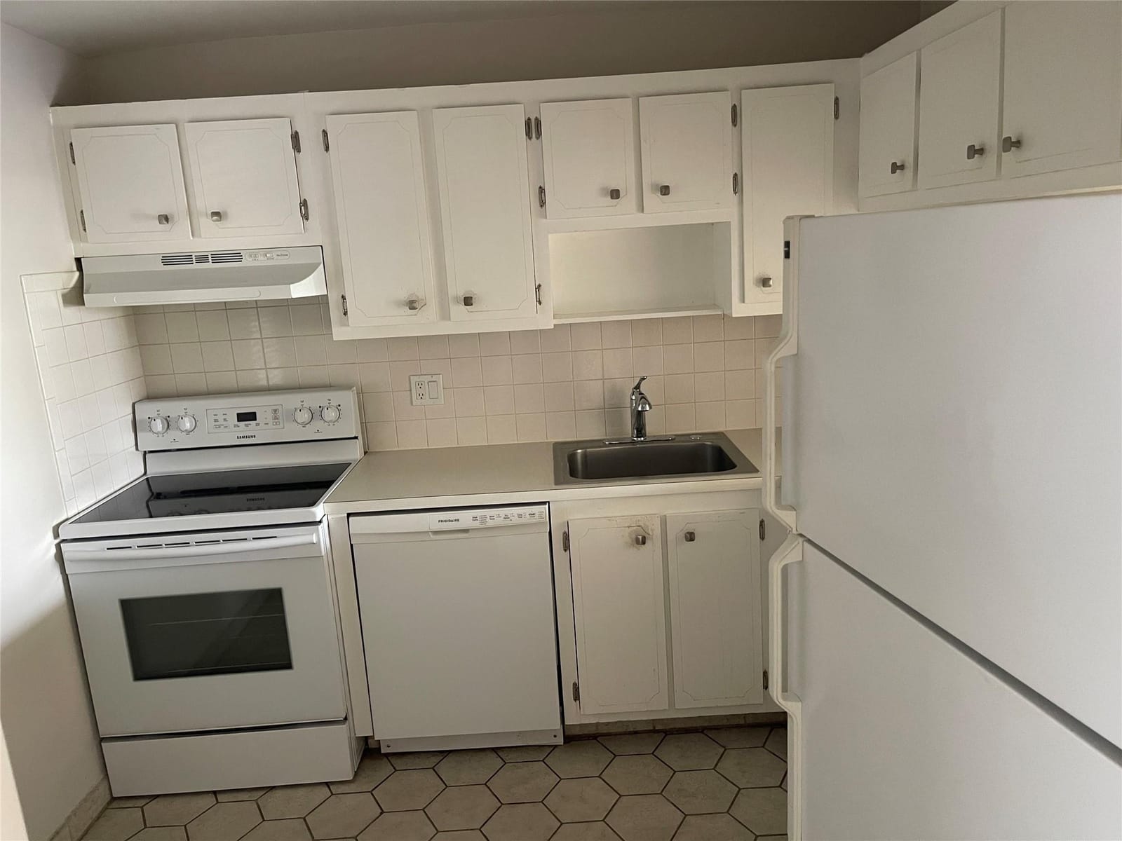 1005 Country Club Drive 205 — photo 1