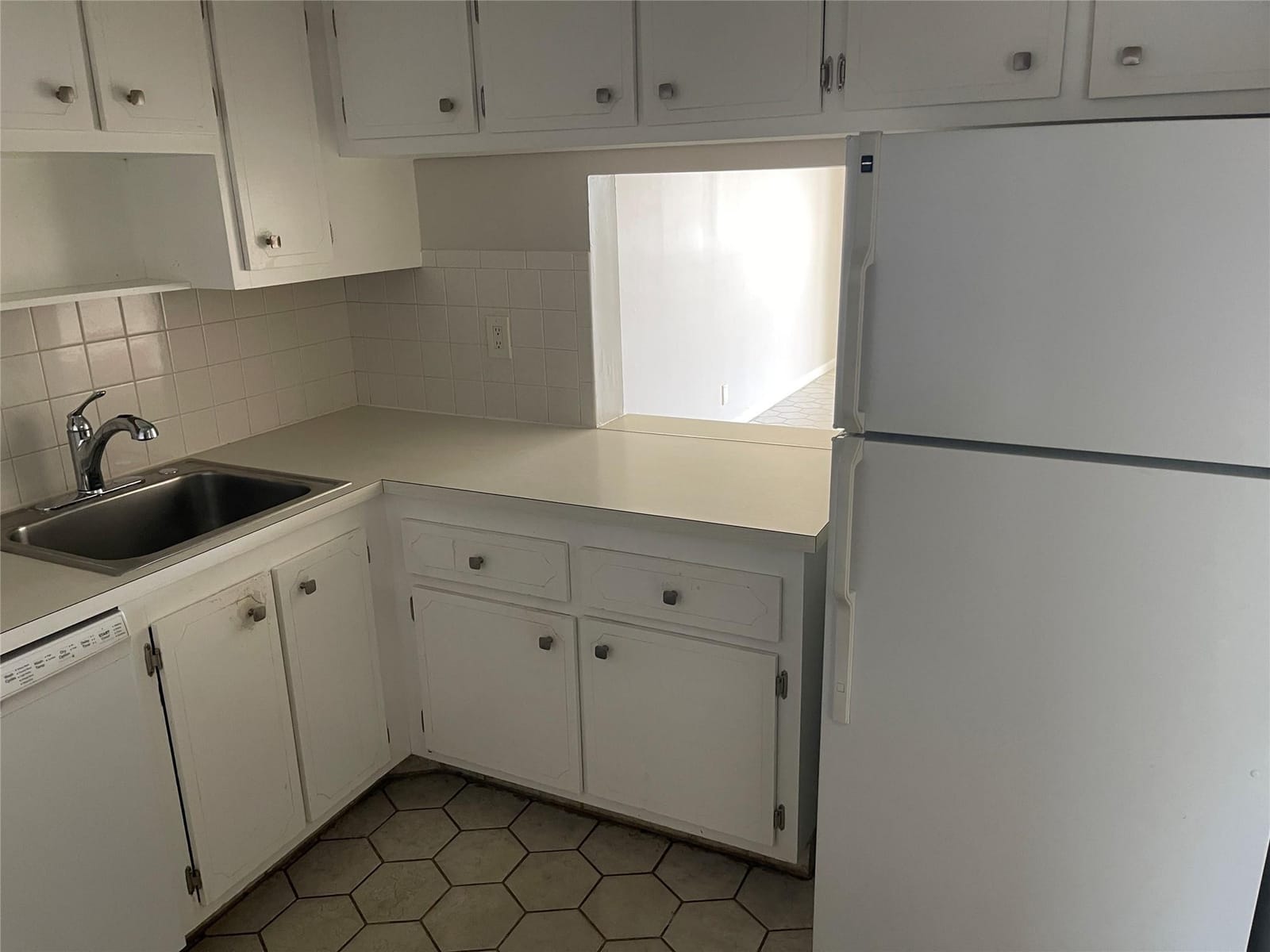 1005 Country Club Drive 205 — photo 2