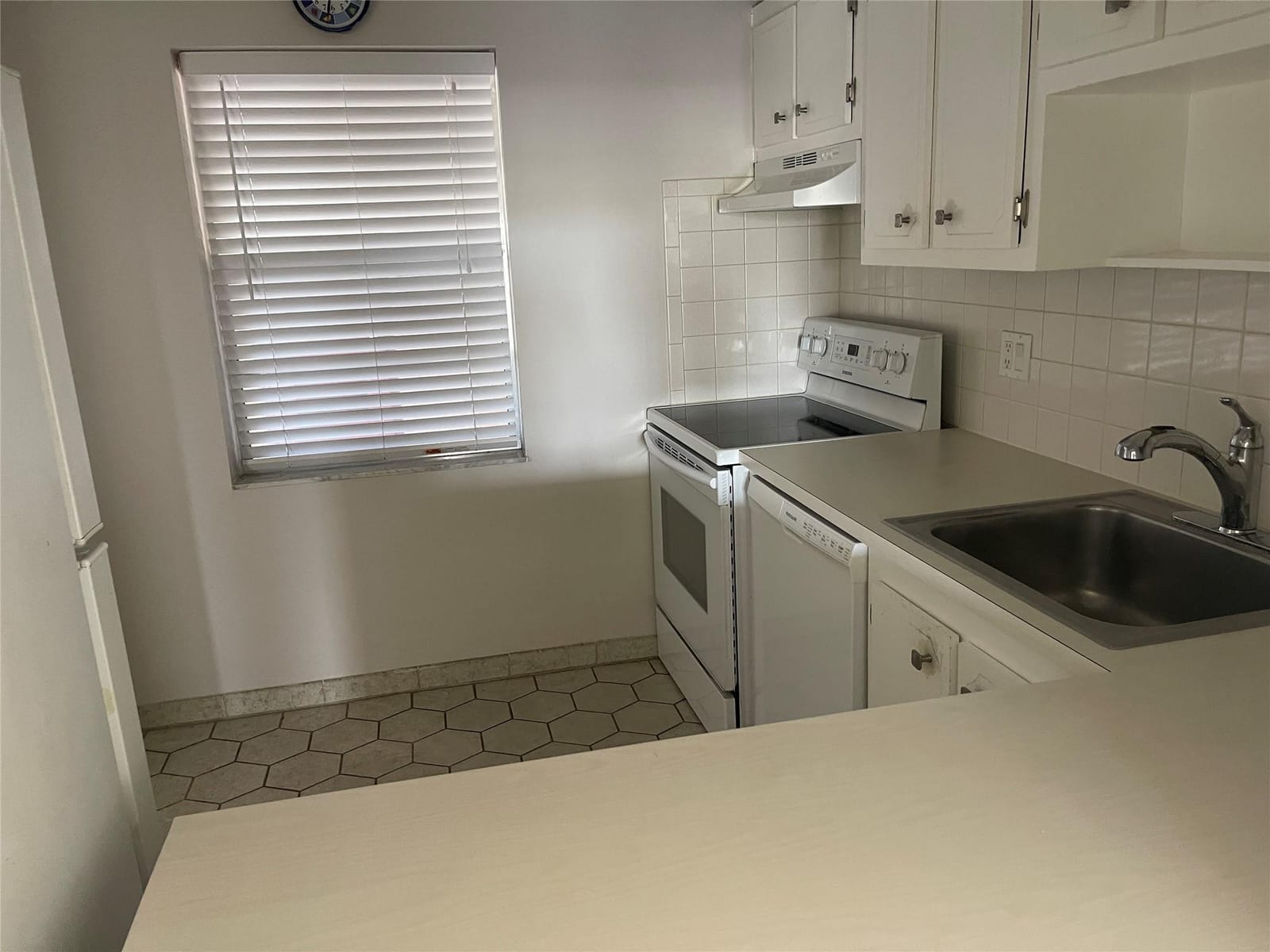 1005 Country Club Drive 205 — photo 3