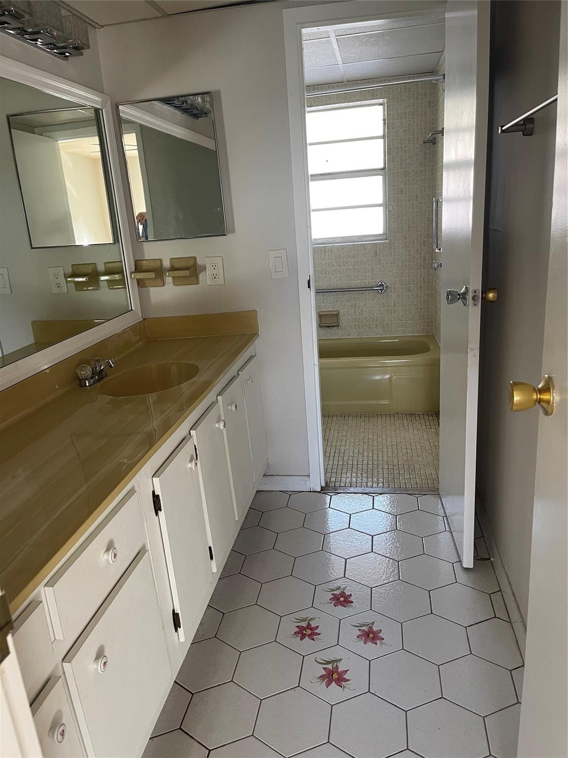 1005 Country Club Drive 205 — photo 5
