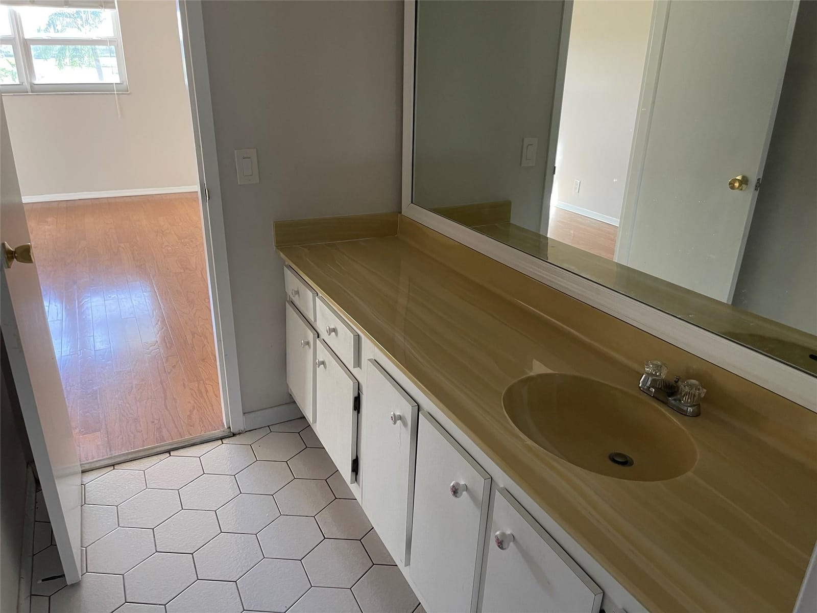 1005 Country Club Drive 205 — photo 7