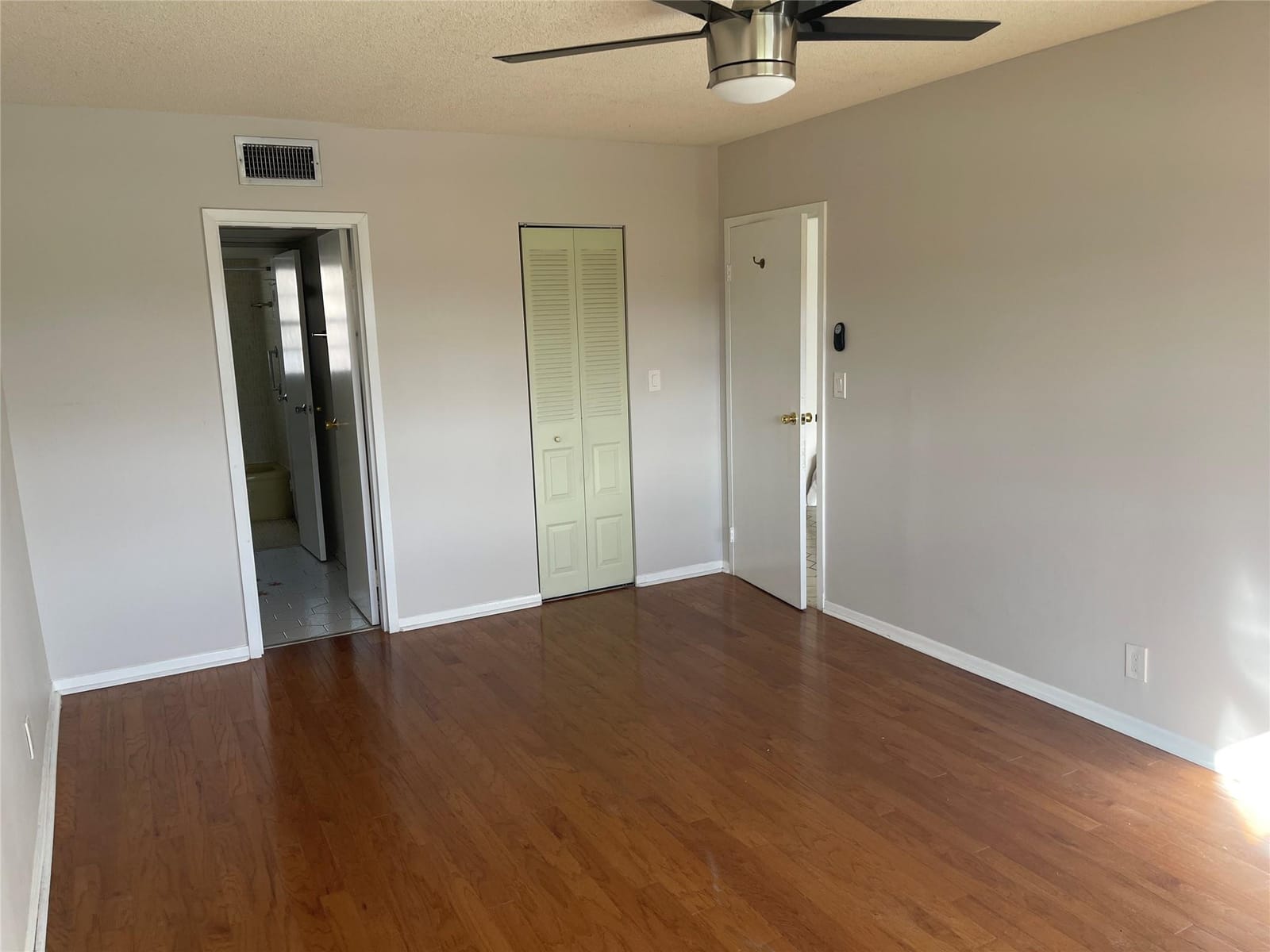 1005 Country Club Drive 205 — photo 9