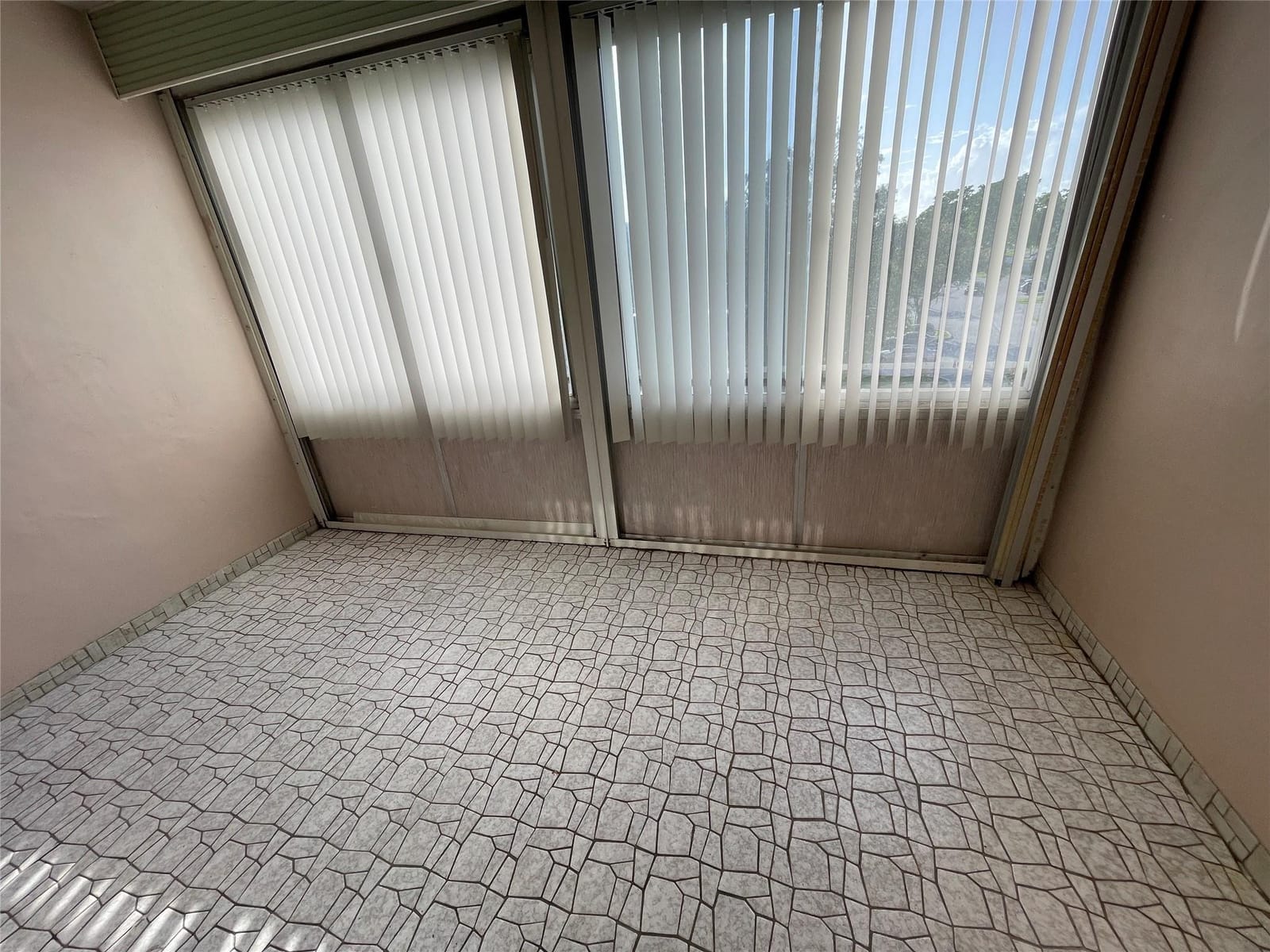 1025 Country Club Drive 407 — photo 12