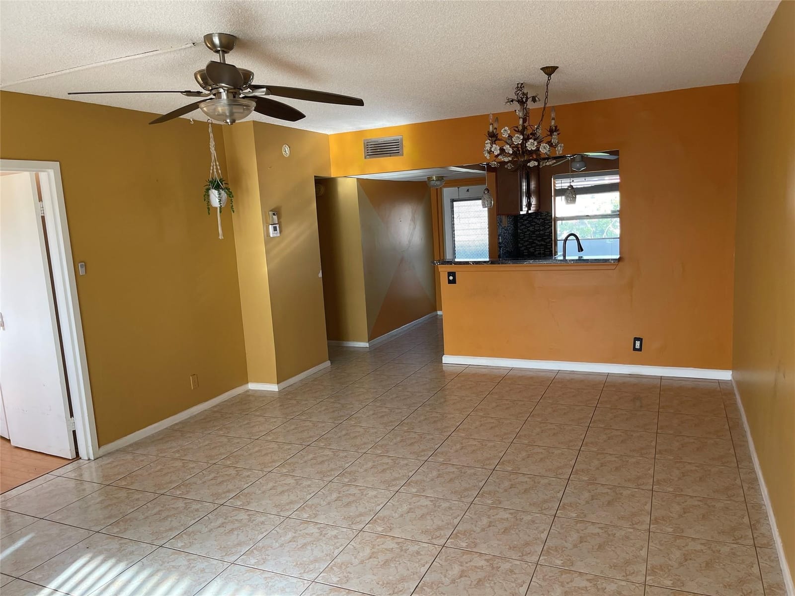 1025 Country Club Drive 407 — photo 10