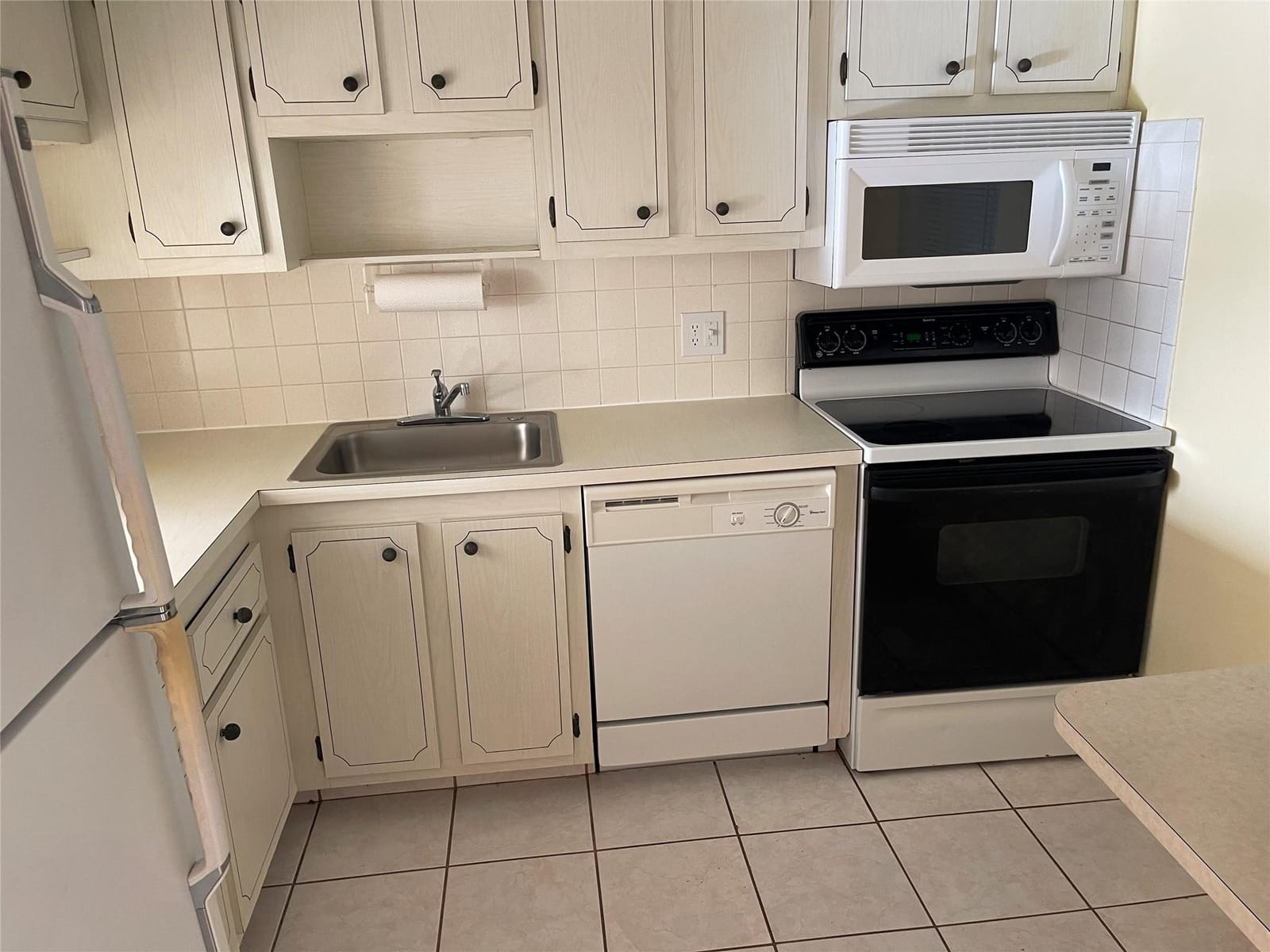 1025 Country Club Drive 301, Margate, FL 33063 photo 27