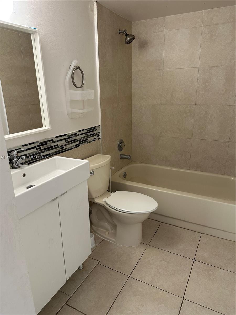 805 Meadows Circle 805, Boynton Beach, FL 33436 photo 10