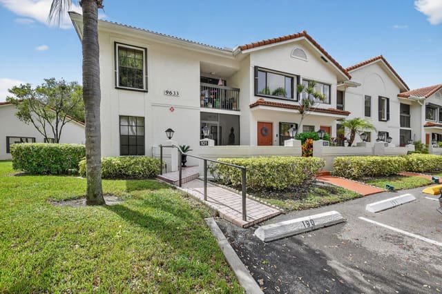 9633 Sills Drive 201, Boynton Beach, FL 33437