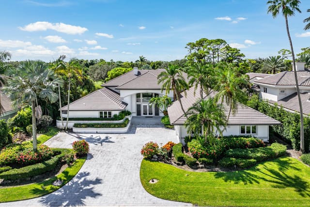 3200 Burgundy Drive N, sold in Frenchmans Creek, Palm Beach Gardens, FL