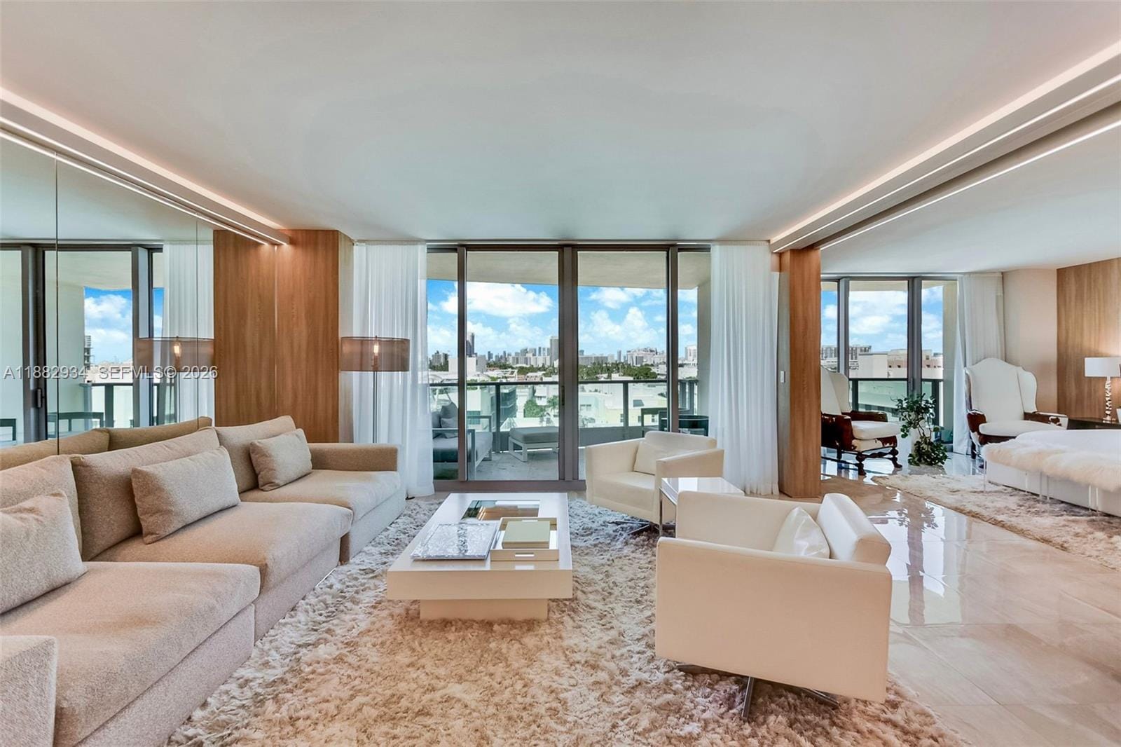 1455 Ocean Drive 811 — photo 2