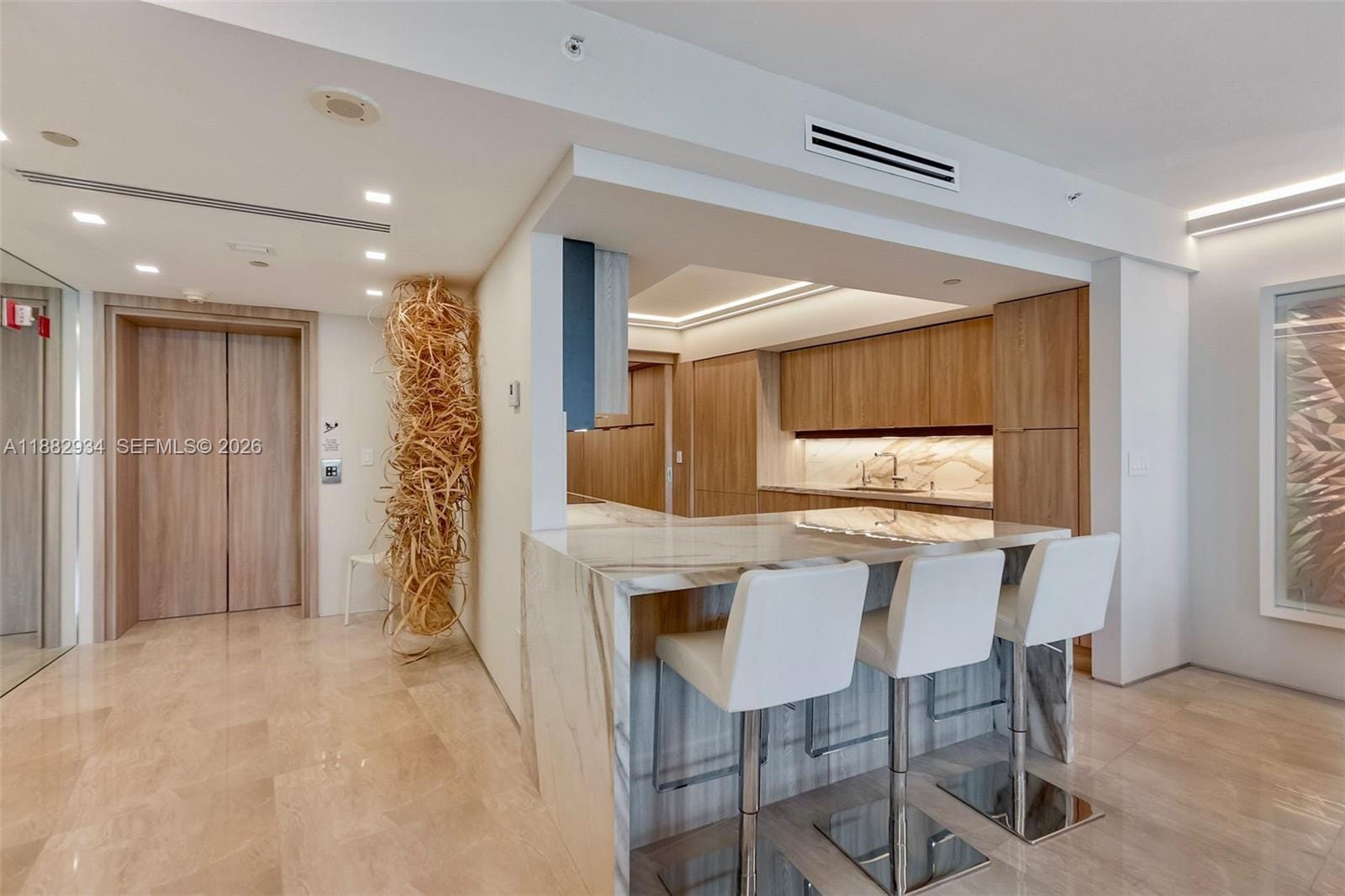 1455 Ocean Drive 811 — photo 3
