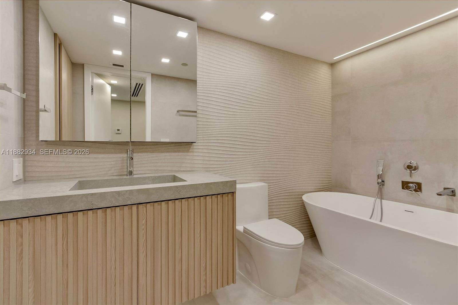 1455 Ocean Drive 811 — photo 5