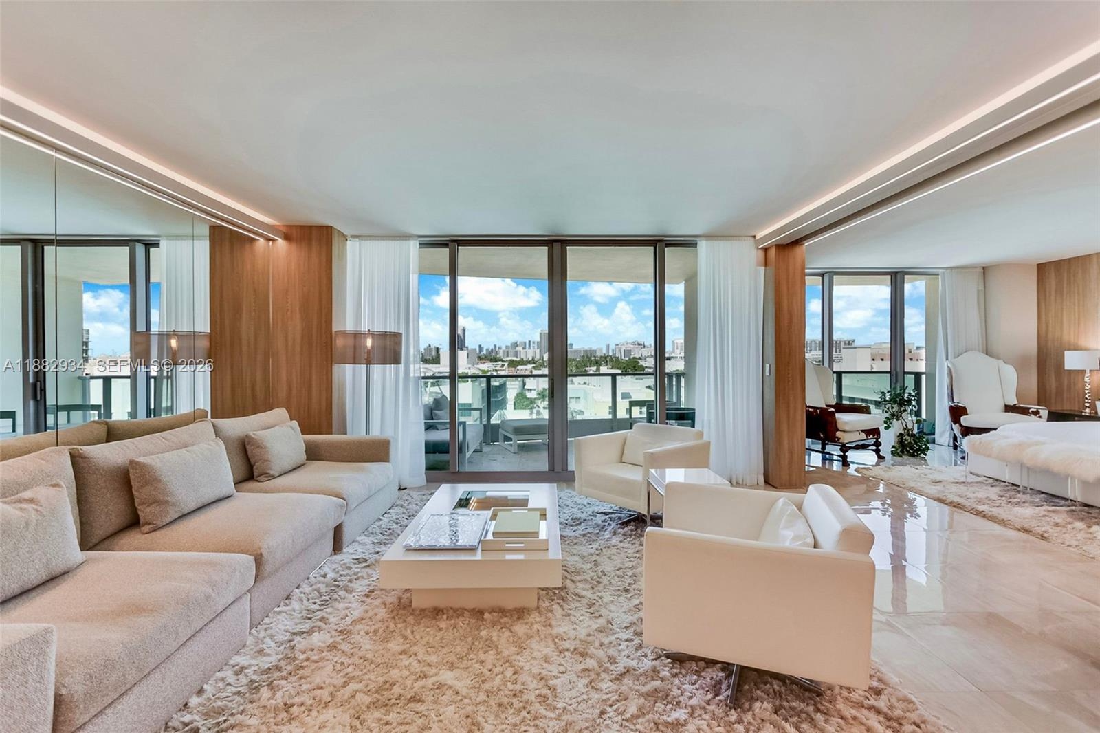 1455 Ocean Drive 811