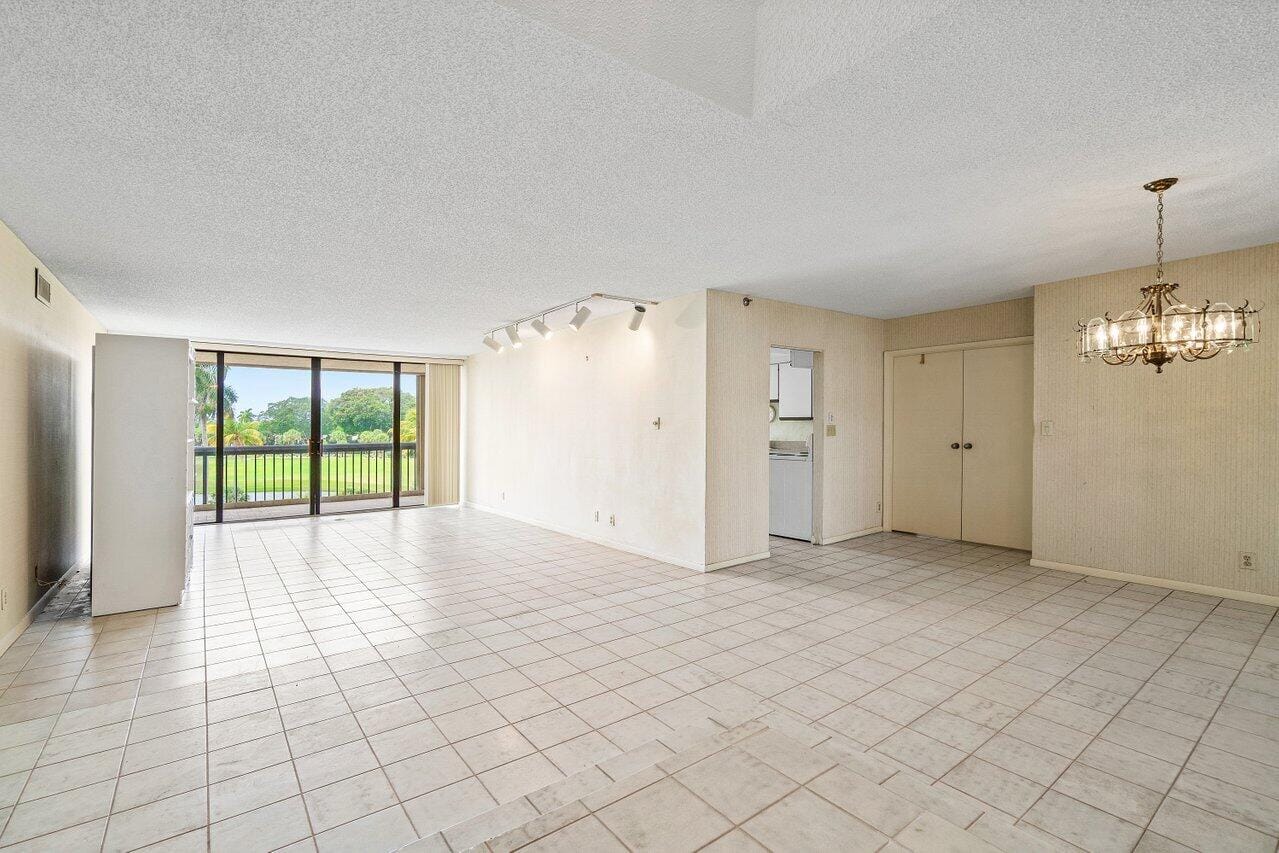 1900 Consulate Place 205, West Palm Beach, FL 33401