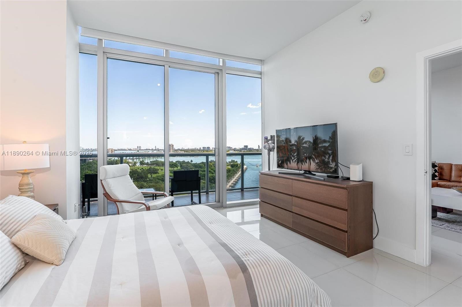 888 Biscayne Boulevard 1210, Miami, FL 33132 photo 8