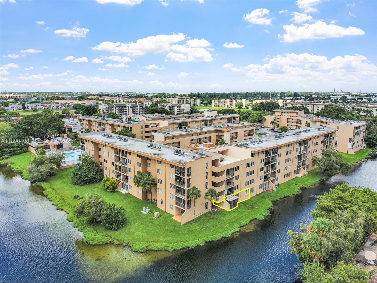 8895 Fontainebleau Boulevard 107, Miami, FL 33172 photo 2