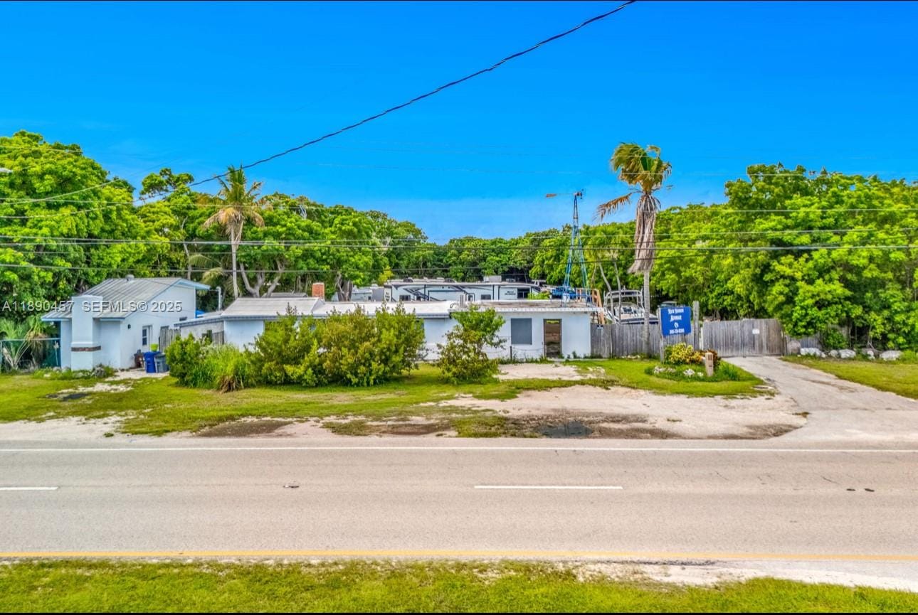 98468 Overseas Highway — photo 2