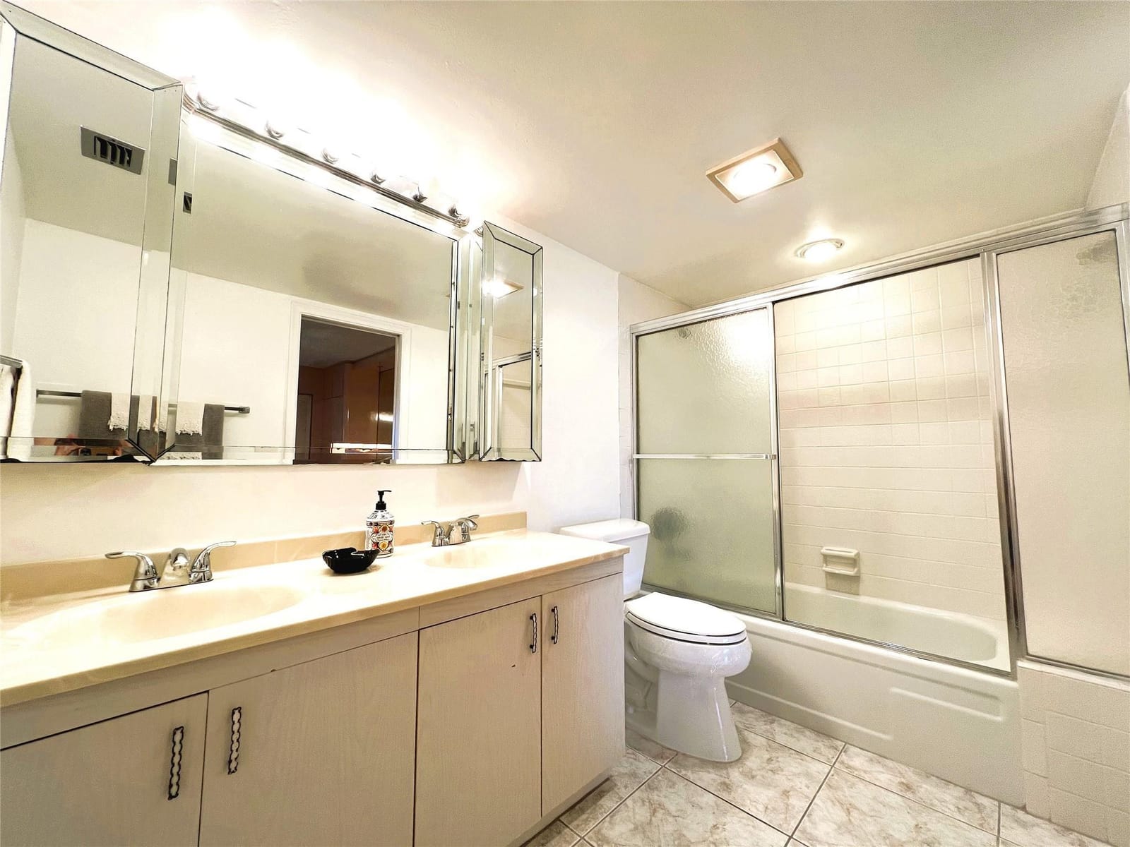 2902 Victoria Circle E-3 — photo 9